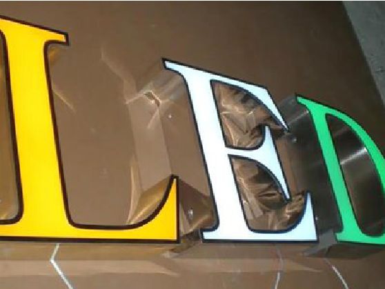 淮南介绍LED招牌的基础知识。